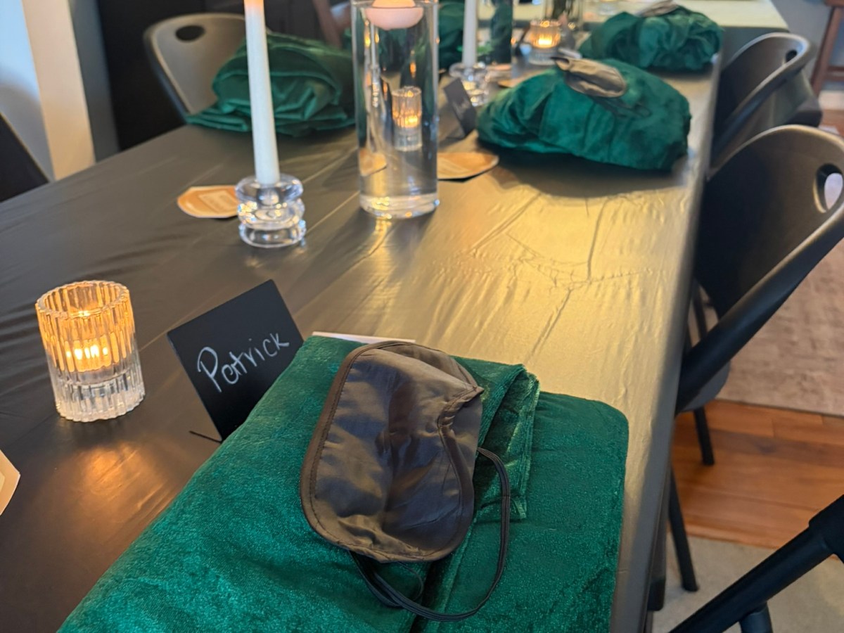 How to Host a Traitors&nbsp;Party🕯️🖤